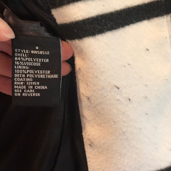 ❌SOLD❌ iZ Byer Warm Plaid Coat Small -EUC - Picture 5 of 8